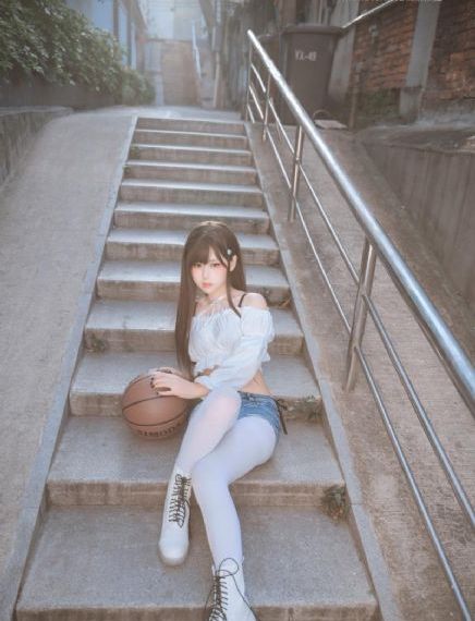 欧美女人诱人大b_蓝光电影在线观看