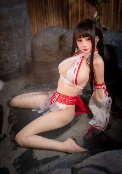 女学霸脱了内裤趴着光屁股打_720天堂在线