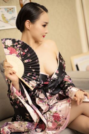 婴儿竖抱头撞来撞去_粤语中字在线观看